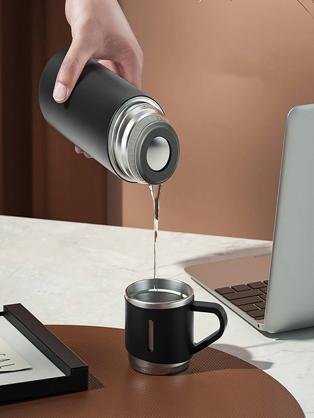 Termo De Acero Inoxidable Con Vasos